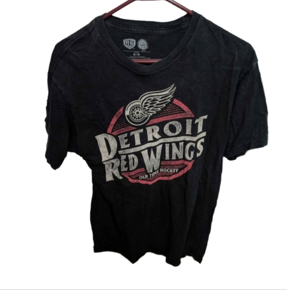 Men's Detroit Red Wings Old Time Hockey T-shirt Size Medium